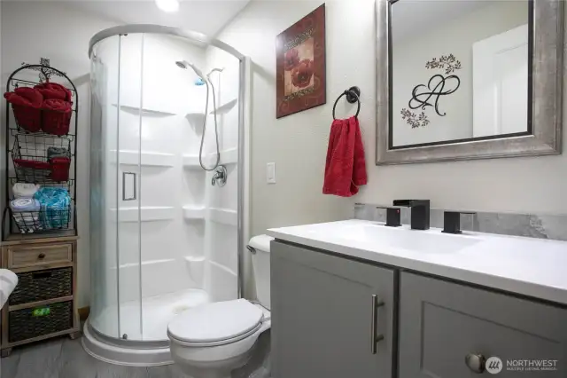 Main level 3/4 bathroom