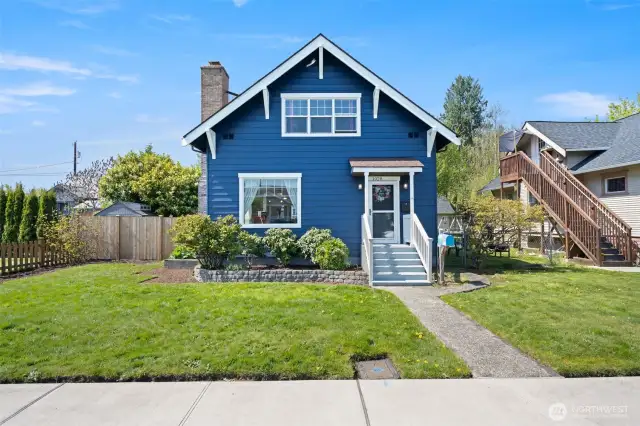Charming N. Everett Craftsman