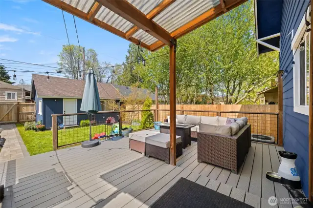 Oversized Trex Deck perfect for entertaining