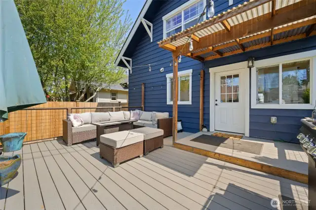 Outdoor furniture and fire table convey