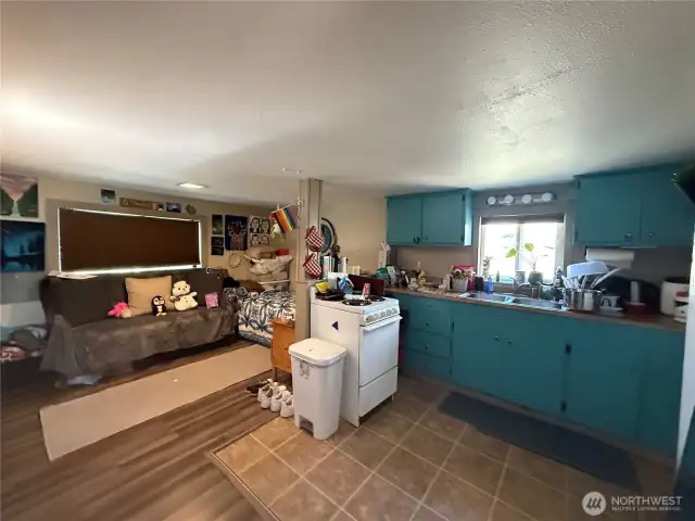 Kitchen in back unit