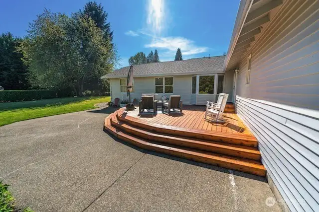 Rear deck & patio