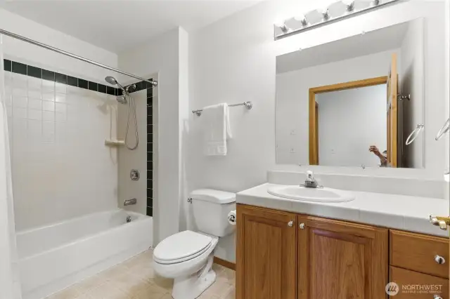 Upstairs full bathroom