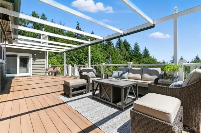 Enjoy the large deck, perfect for entertaining company or relaxing in the sunshine