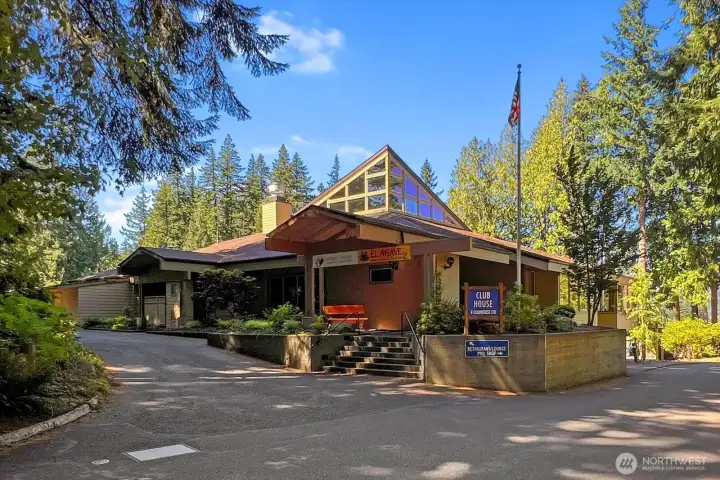 Clubhouse with full restaurant.