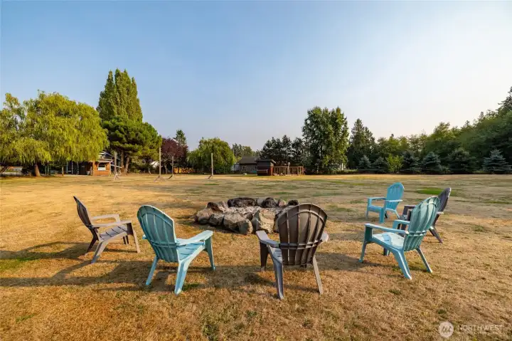 Firepit in the middle of the huge lawn, plenty of room to add a trampoline or pool in summer.