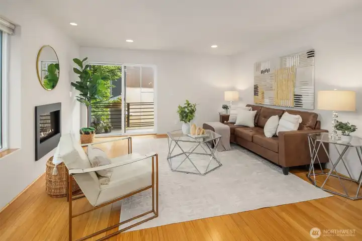 Living Room w Walkout to Deck/Balcony