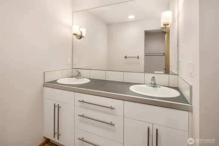 Lower Level Full Bathroom w Double Vanity