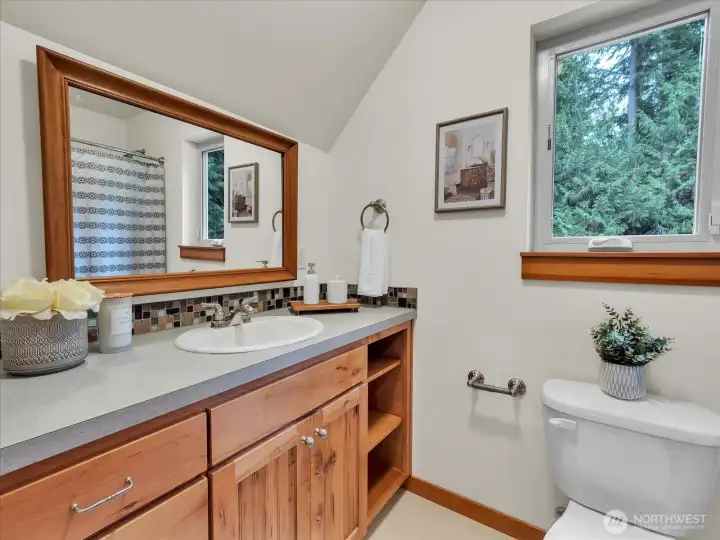 Full bath off the bedroom/bonus room.