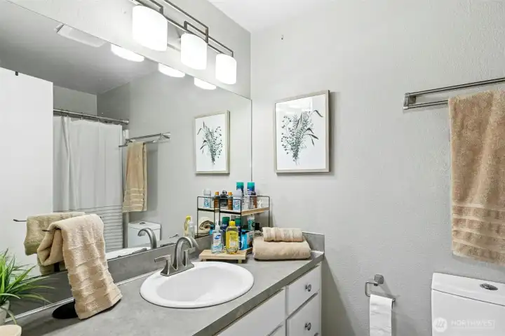 Full bath off primary