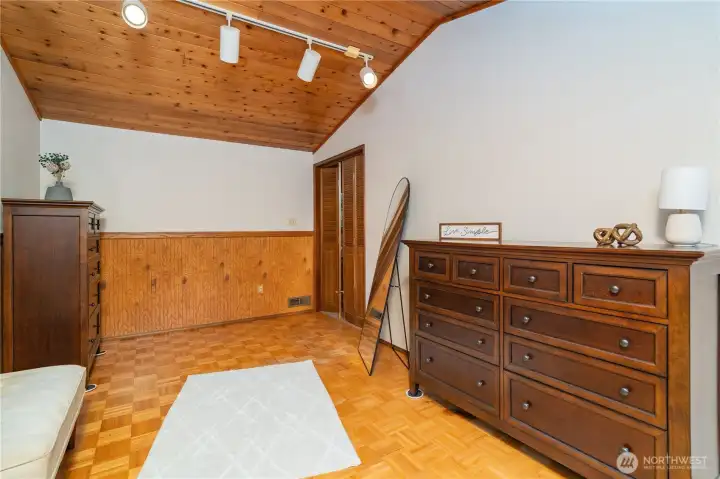 Primary closet/changing room.