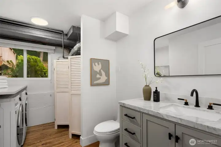 Lower level 1/2 bath