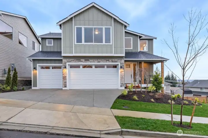 Photographs are for illustrative purposes only. Features, finishes, interior/exterior colors, landscaping and floorplan shown may vary from actual homes built