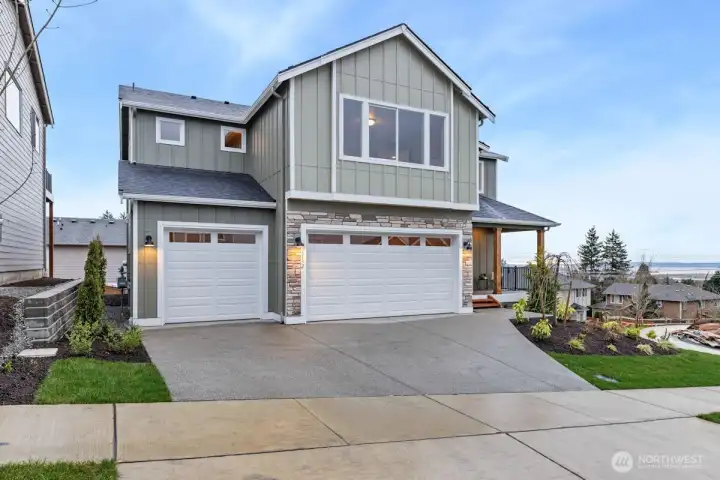 Photographs are for illustrative purposes only. Features, finishes, interior/exterior colors, landscaping and floorplan shown may vary from actual homes built