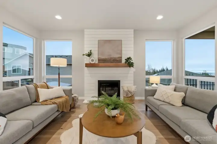 Photographs are for illustrative purposes only. Features, finishes, interior/exterior colors, landscaping and floorplan shown may vary from actual homes built