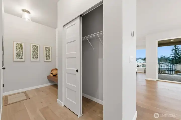 Photographs are for illustrative purposes only. Features, finishes, interior/exterior colors, landscaping and floorplan shown may vary from actual homes built