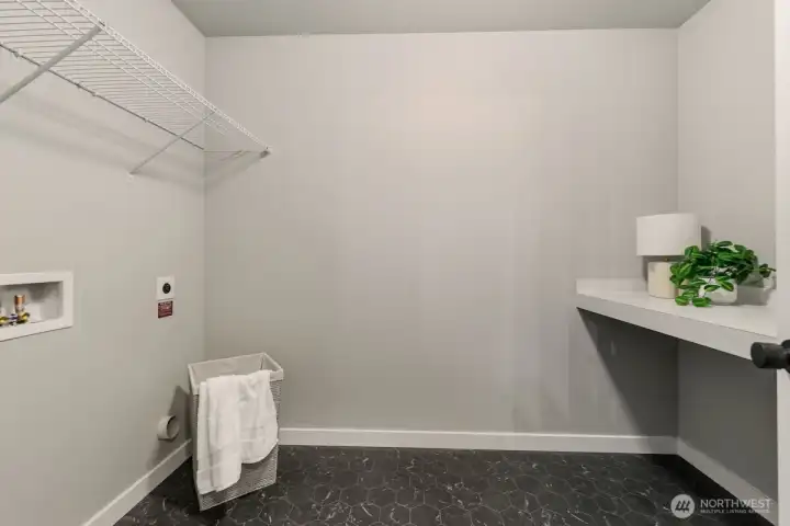 Photographs are for illustrative purposes only. Features, finishes, interior/exterior colors, landscaping and floorplan shown may vary from actual homes built