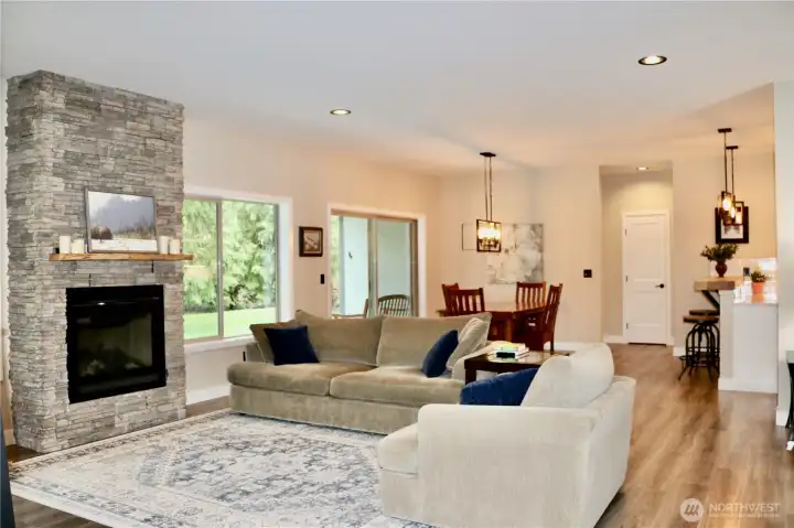 livingroom to dining/patio