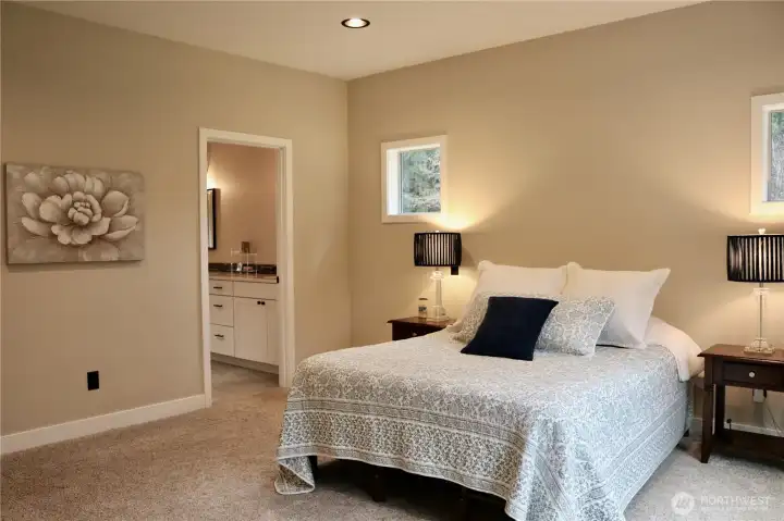 prime bedroom to bath/custom walk-in closet