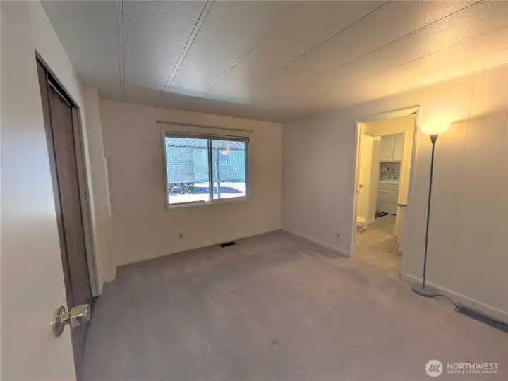 2nd bedroom with main bathroom access