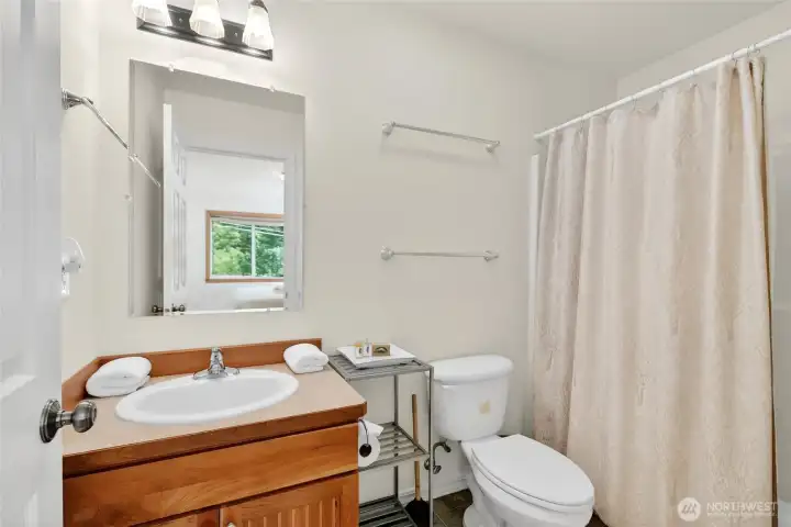 Full Bath off primary