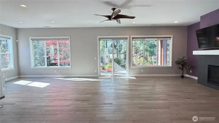 No AI in this photo. Home is now MOSTLY vacant. Ready for you to move in just about any time. Renters have lease thru 5/31 but are already OUT and would be happy to turn over keys and be released from the lease :)