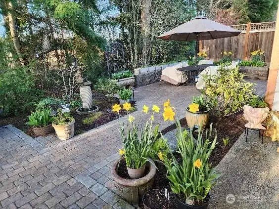 Plenty of perennials and still room for your own special touches. Pots do not convey (stay after the sale) but you can always ask!