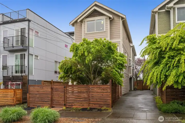 No shared wall and no HOA