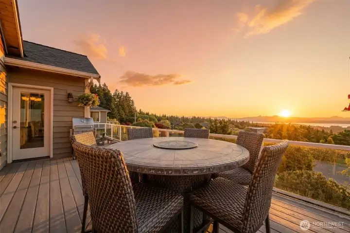 Breathtaking sunsets and 180 degree views of the Cascade Mountains.