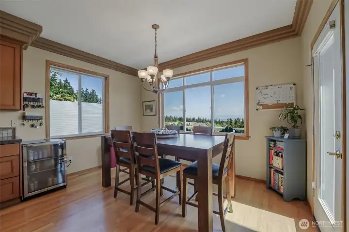 Enjoy your meals with a view!