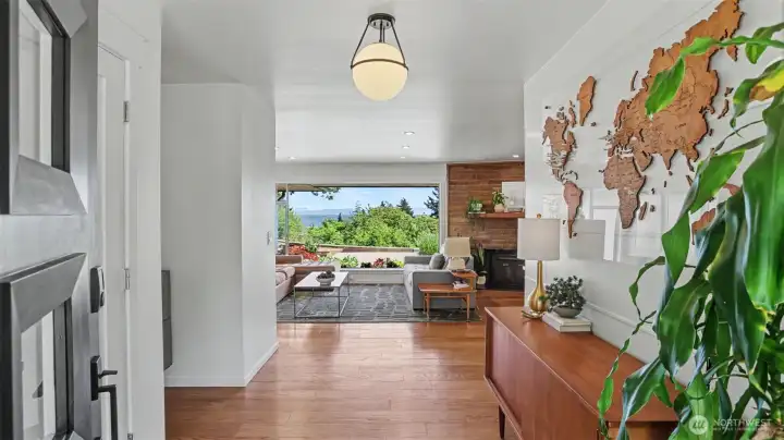 Welcome home to this inviting entryway! Welcome home to this inviting entryway!