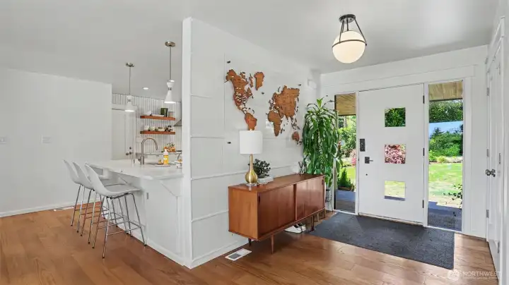Entry way with sightline views and the kitchen. Entry way with sightline views and the kitchen.