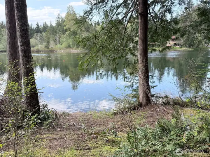 No-bank access to the lake No-bank access to the lake