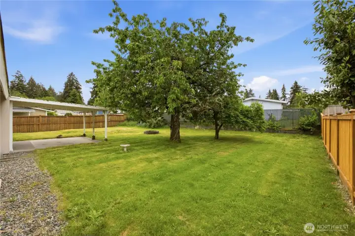 Spacious lot with room to reimagine the outdoor spaces and maximize potential. Spacious lot with room to reimagine the outdoor spaces and maximize potential.
