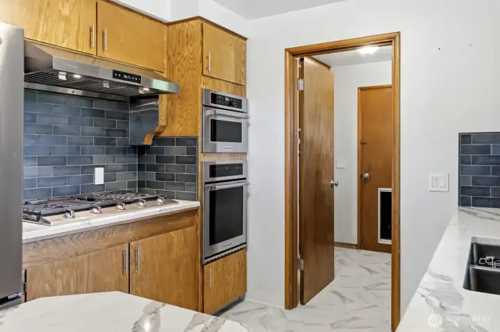 built in oven, microwave and gas cooktop