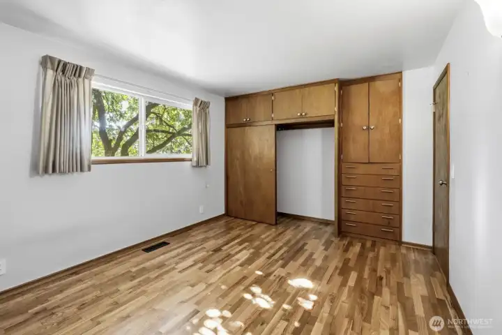 beautiful built ins in 3rd bedroom