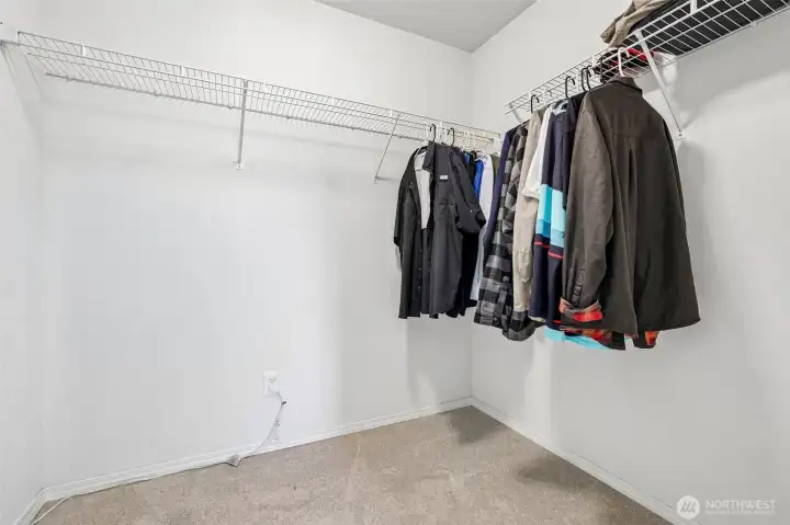 Big walk-in closet Big walk-in closet