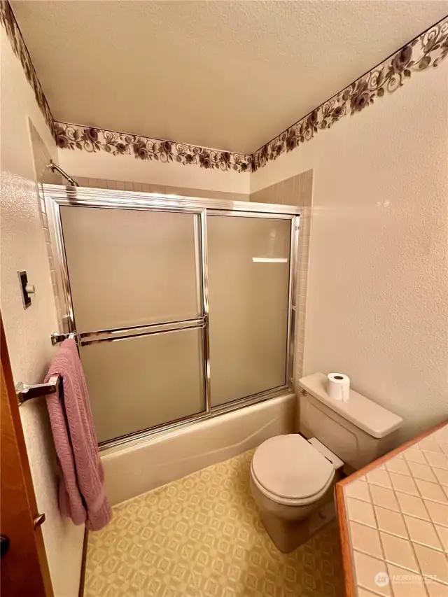 2nd floor bathroom