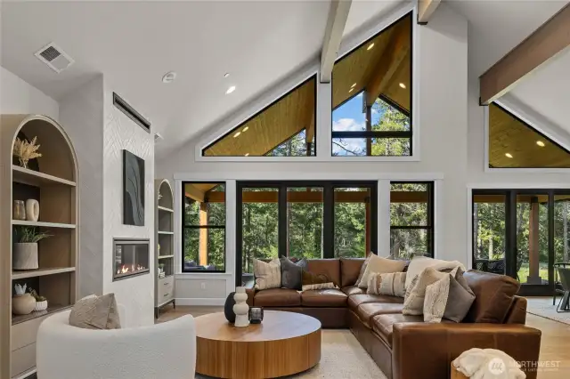 Open concept picturesque living room.