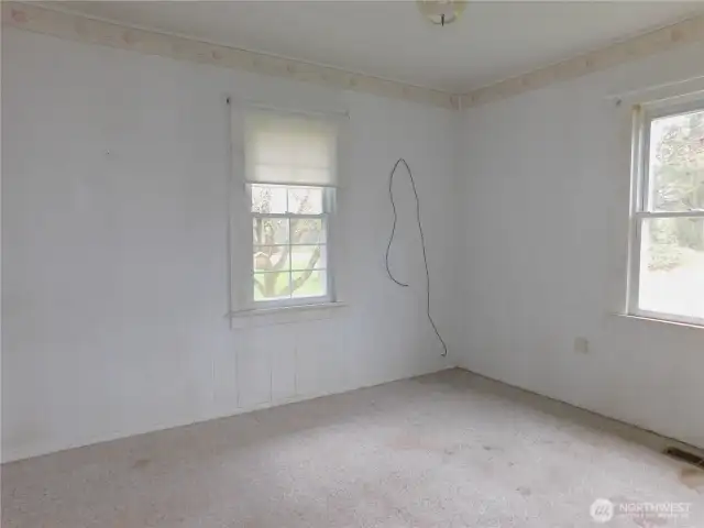 carpet stains are cocoa, owner used 2nd bedroom as TV room, used the window as his viewing area out to large pasture.