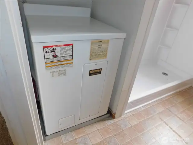 Yes this is a water heater and is working.