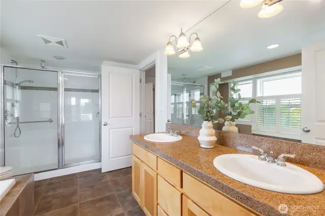 Full bath off primary room