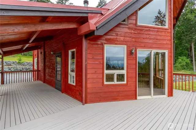 Perfectly designed deck ready for you to come and enjoy the views and island living in this serene and private setting.