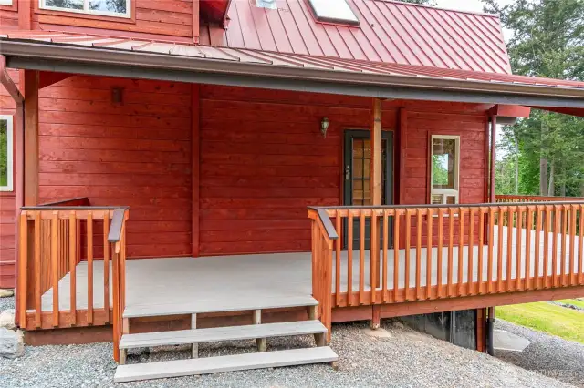 This beautifully maintained home is immaculate in it's appearance.  Solid wood front door.