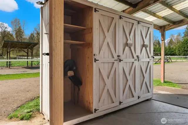 Each boarding stall is accompanied by individal locker with ample room for tack and horse necessities