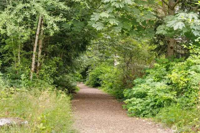 Want to get out of the house? Great! Redmond Ridge has tons of outdoor activities the area is known for, including a trail system of lovely bike and walk paths.