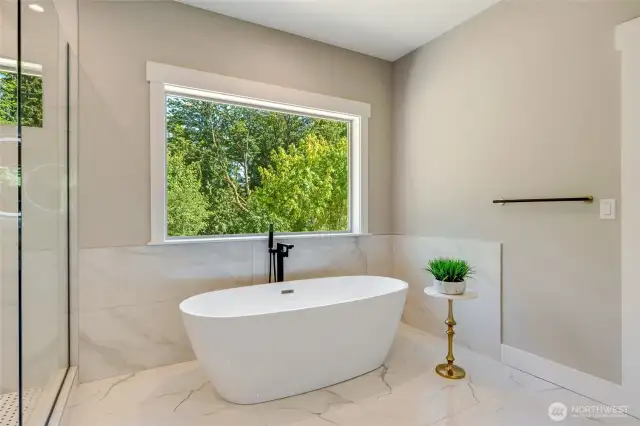 Freestanding tub
