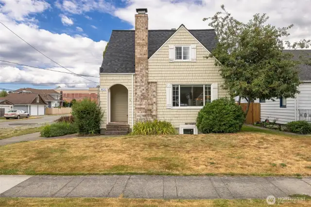 Wonderful street appeal on this charming character home in the heart of Sedro Woolley neighborhood