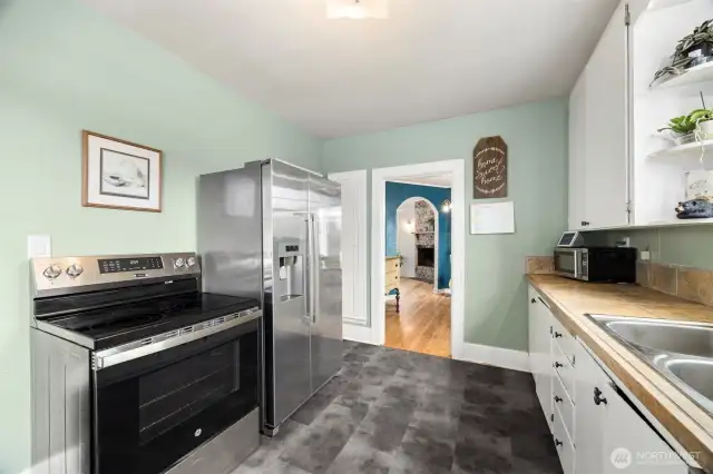 Kitchen set up makes it easy to grab meal items and meal prep.