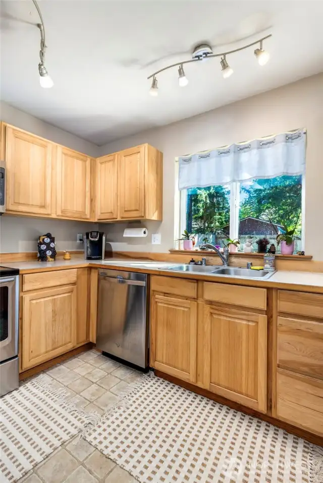 Kitchen - Ample Size w/ Great Natural Light!
